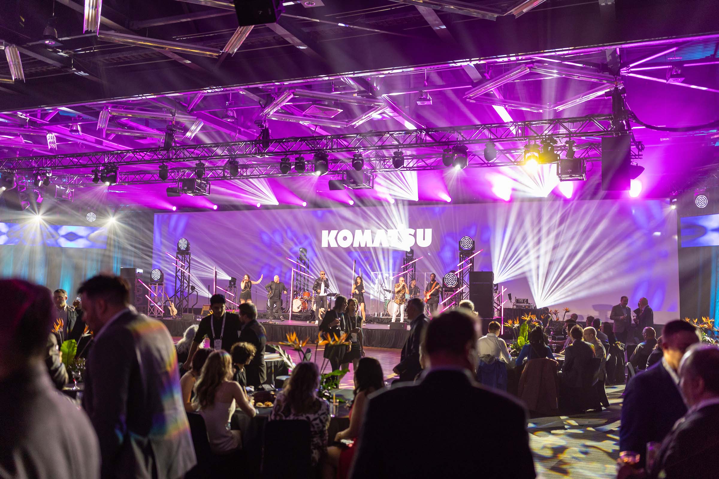 A picture of MTL23's Komatsu Gala event displaying visuals on screen