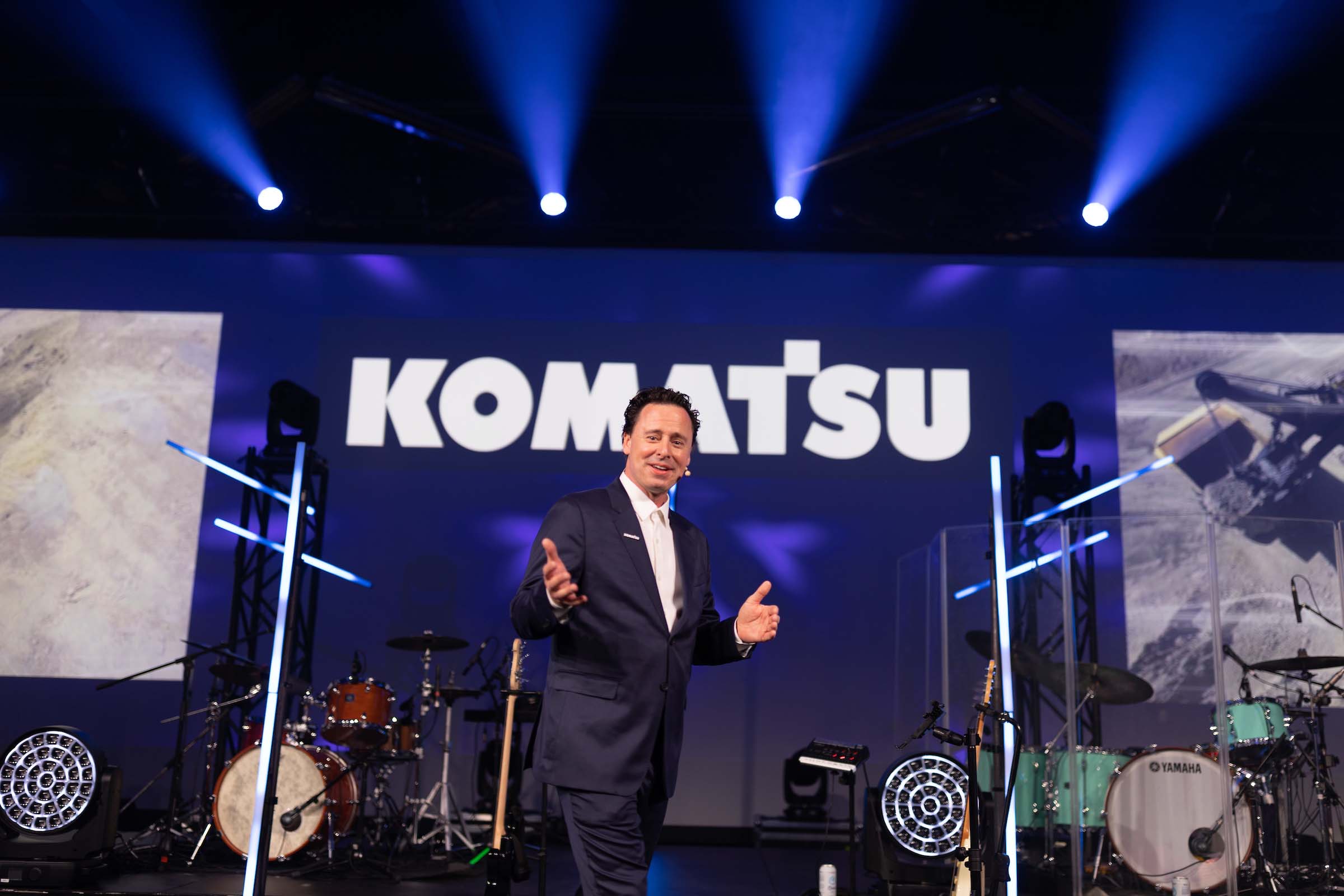 A picture of MTL23's Komatsu Gala event displaying visuals on screen